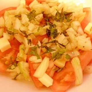 玉ねぎ＆チーズのせトマトサラダ